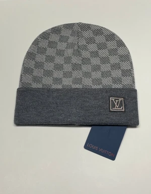 Lv Mössa - Säljer en helt ny mössa aldrig använd. Storlek One Size. Snabb frakt, postas inom 24h efter köp. Skriv gärna om du har fler frågor. Kan även hämtas i Stockholm.