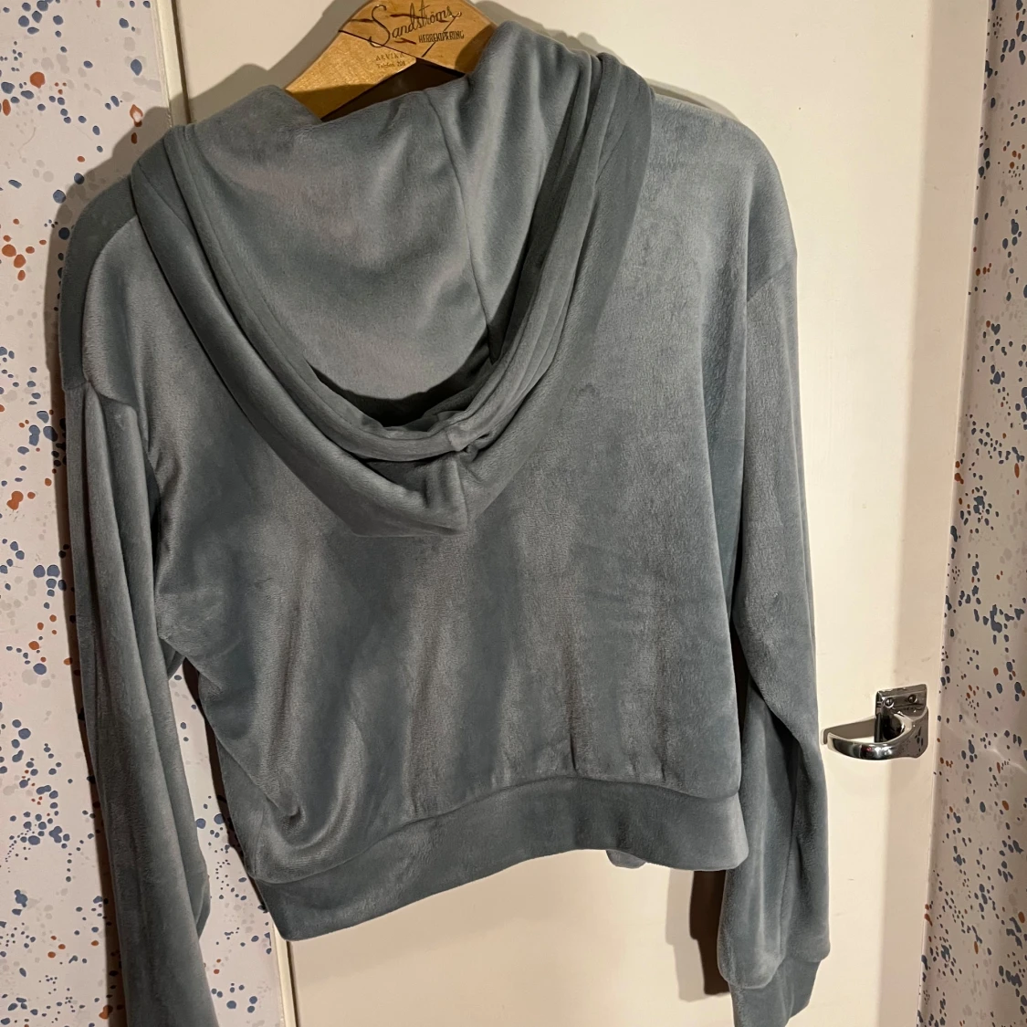 Grågrön hoodie med dragkedja - 1