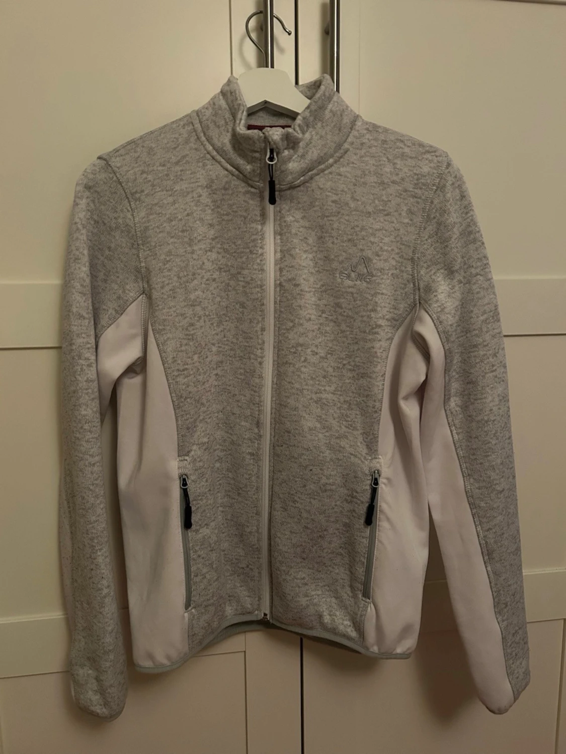 Ljusgrå fleecekofta från BLWR strl. L