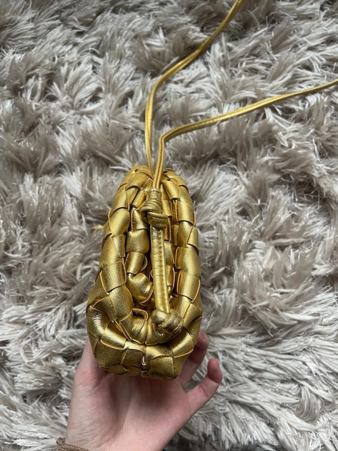 Guldig flätad väska  - 5