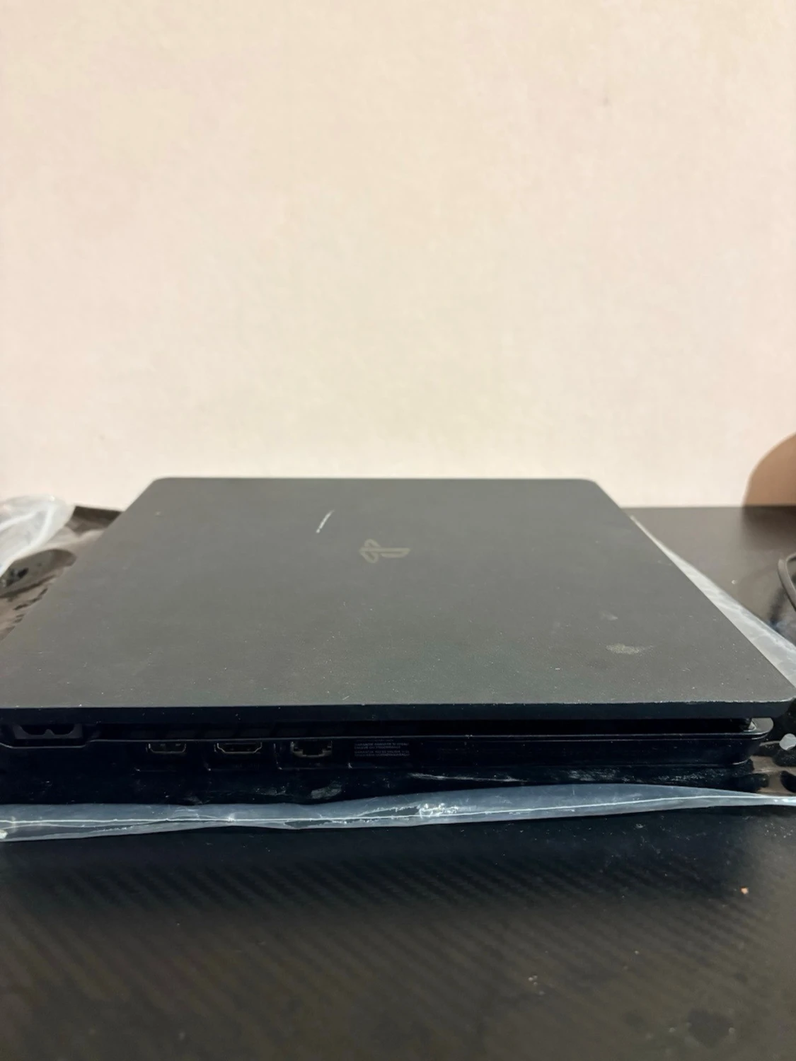 PlayStation 4 Slim - 4