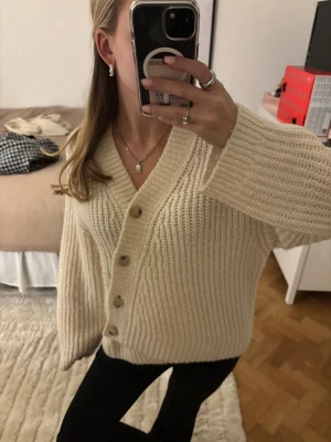 & other stories kofta - Slutsåld och eftertraktad kofta💞