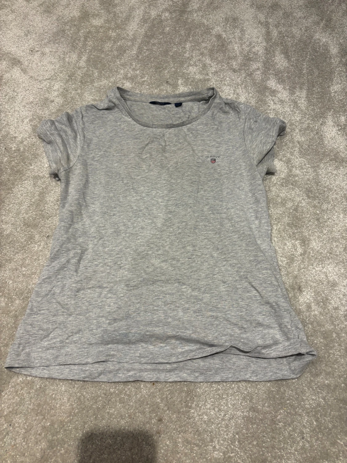 Grå t-shirt från GANT, strl 176cm