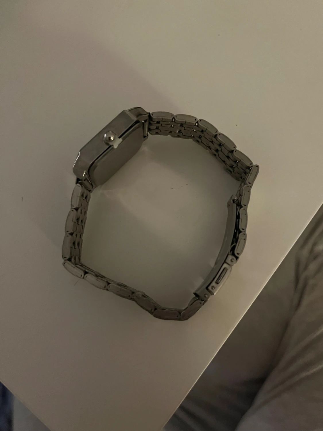 Klassisk silverfärgad fyrkantig klocka - 1