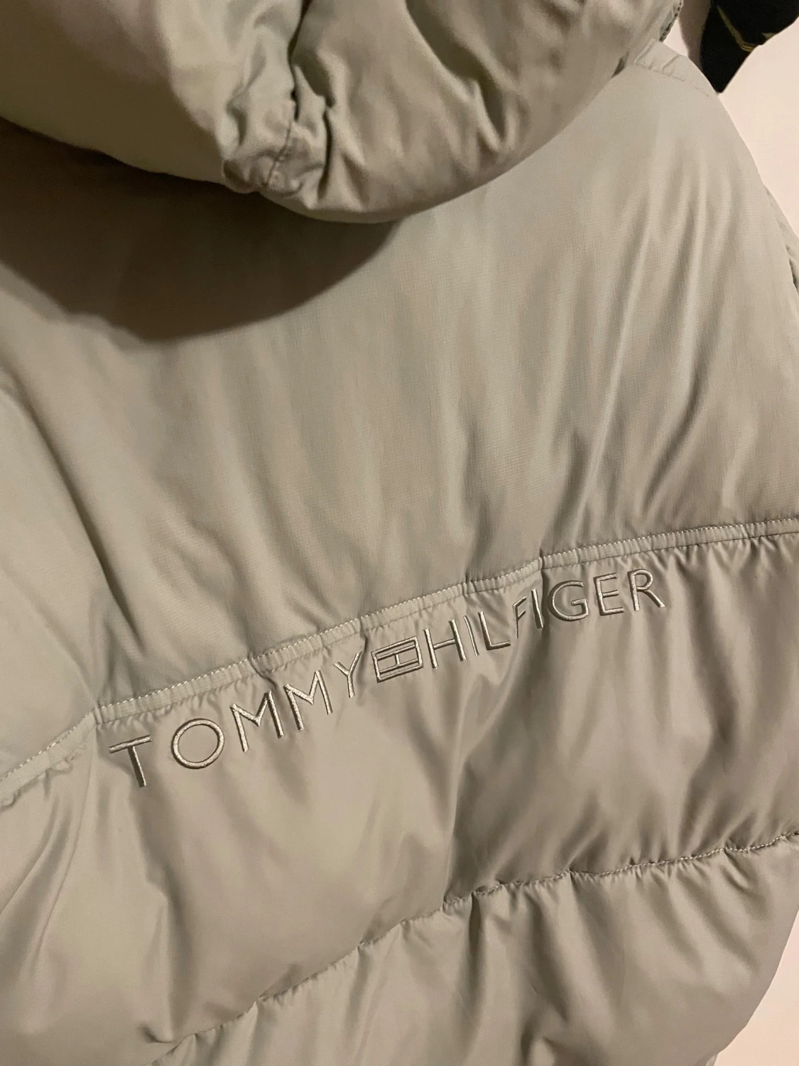 Ljusgrå pufferjacka Tommy Hilfiger - 3