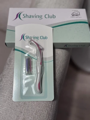 En helt ny rak skiva - En helt ny rak skiva från ”shaving club”. Den kommer med paketet och i rak huvud. Original pris ligger på ~100kr.