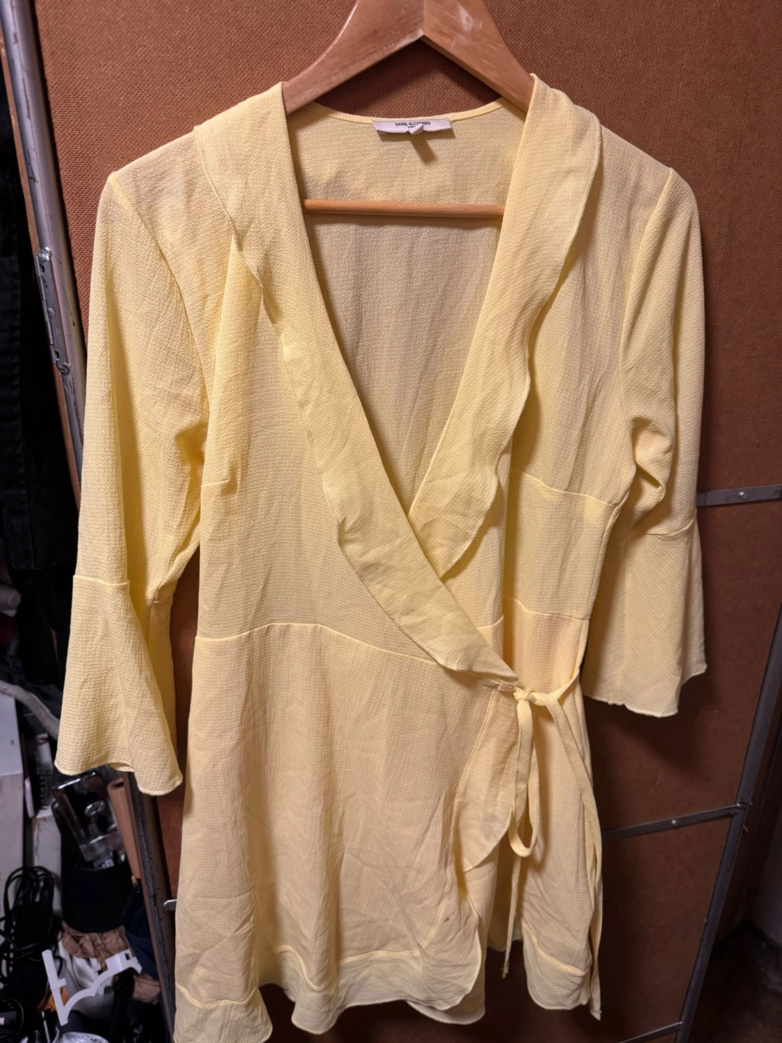 Gul omlottblus från Sanne Alexandra