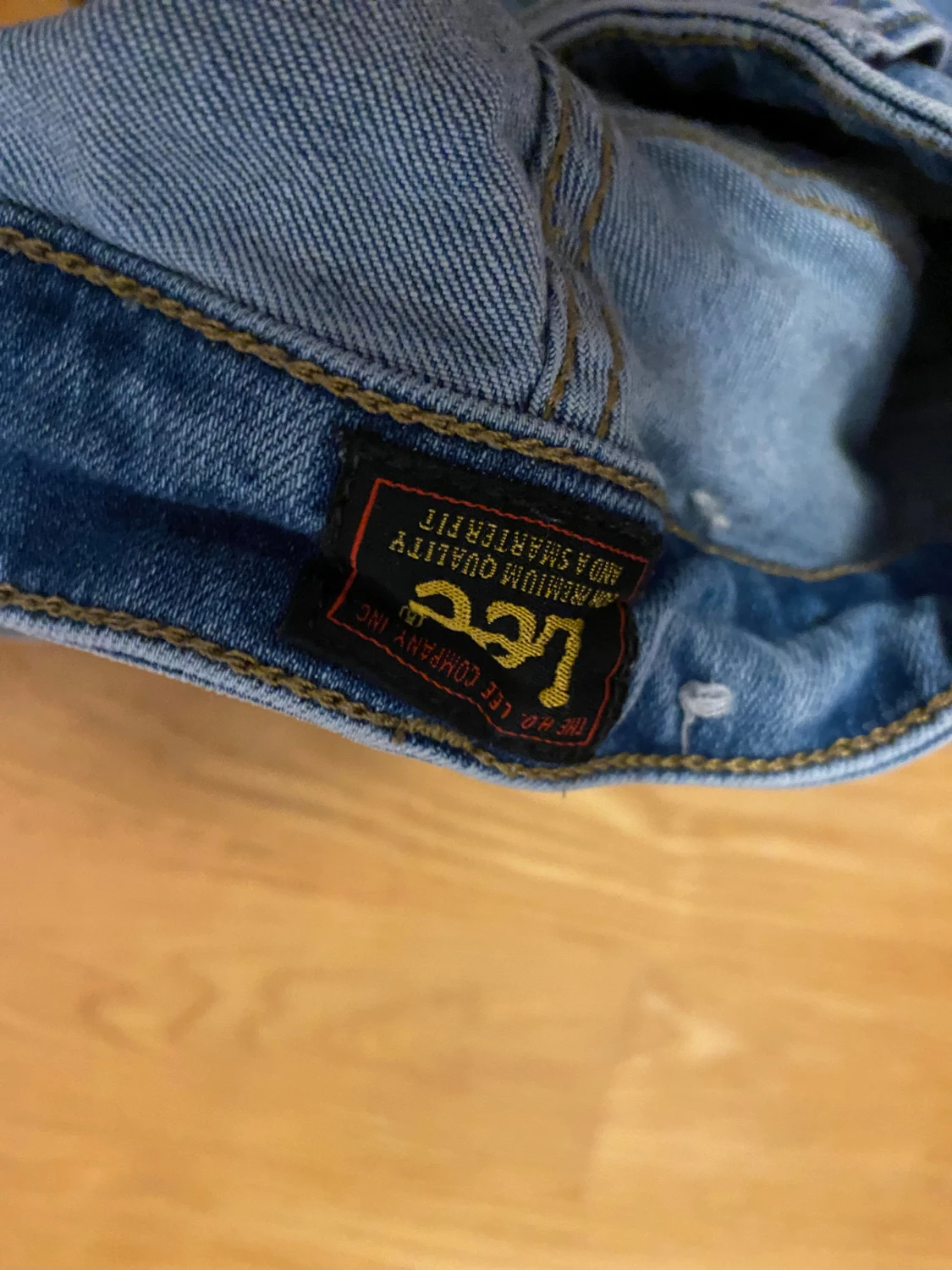 Blå low bootcut jeans från Lee - 3