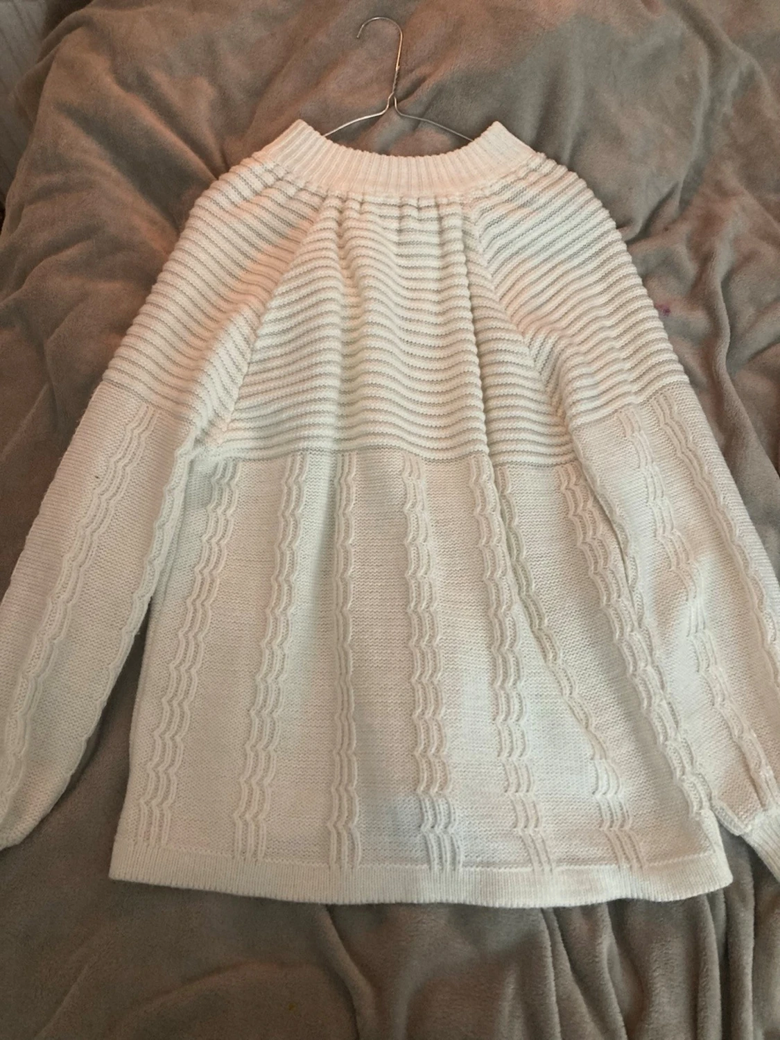 Vit stickad kofta med knytband - 2