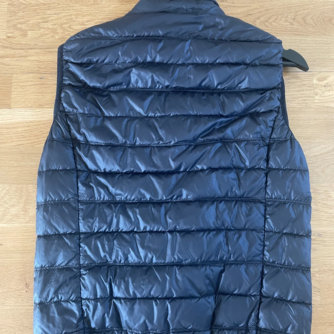 Svart dunväst från EA7 Emporio Armani - 1