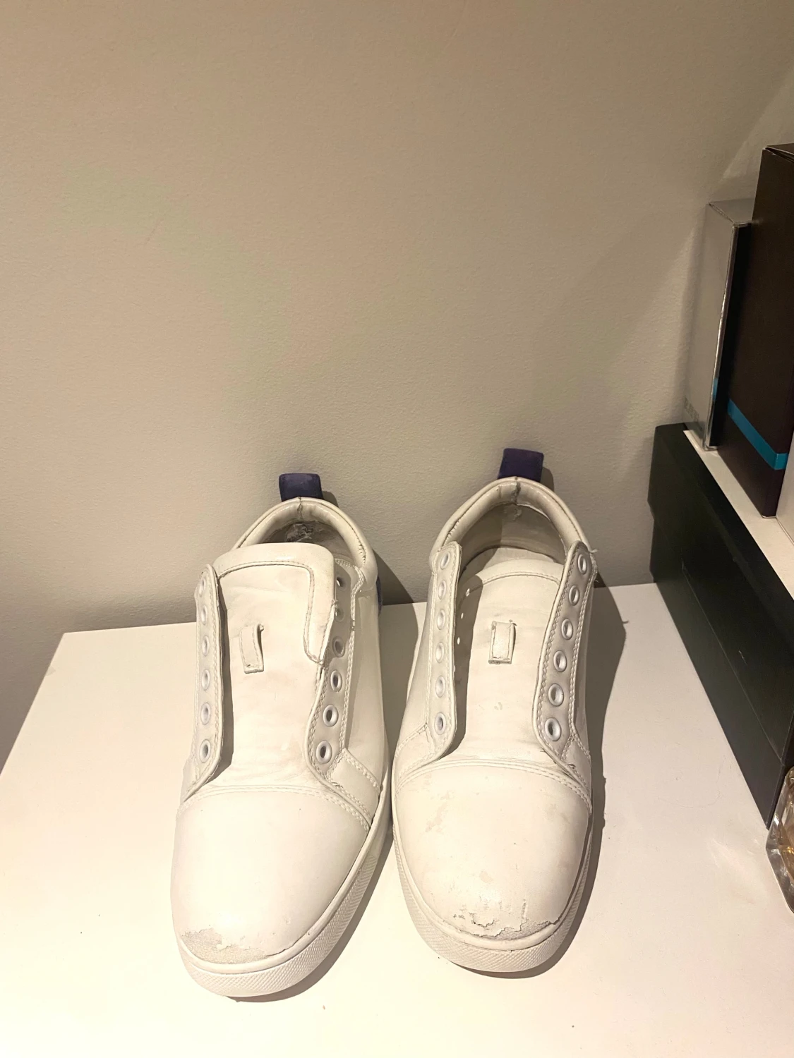 Ett par fräscha Louboutin skor med coola detaljer  - 2