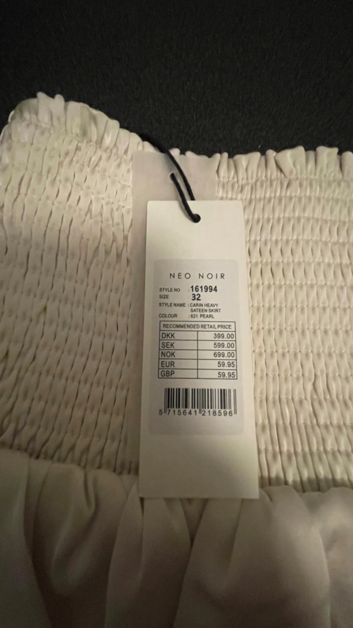 Vit volangkjol i satin från Neo Noir - 3