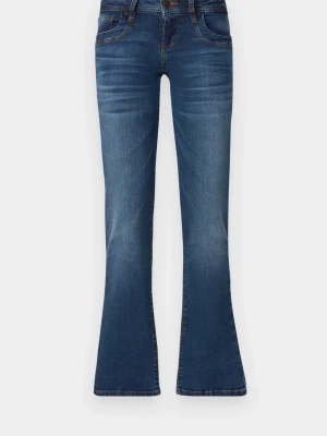 Blå bootcut jeans från LTB W28 L34 - Snygga blå bootcut jeans från LTB med klassisk femficksdesign och kontrastsömmar. Jeansen har en något utsvängd passform nertill och är tillverkade i mjukt denimtyg. Perfekta för dig som söker bekväma snygga jeans💓💓Priset kan diskuteras❣️