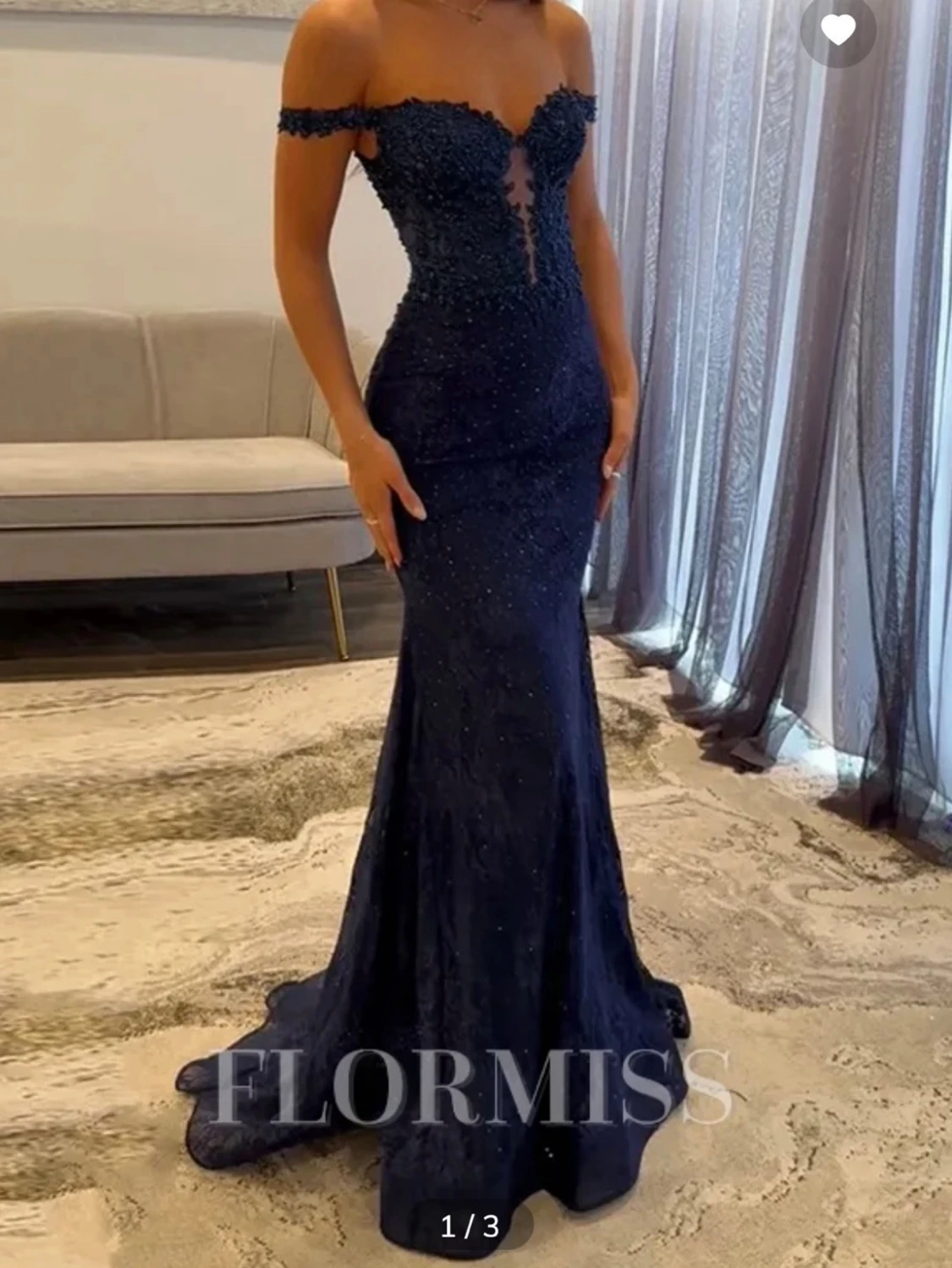 Marinblå långklänning med spets och pärlor - 1