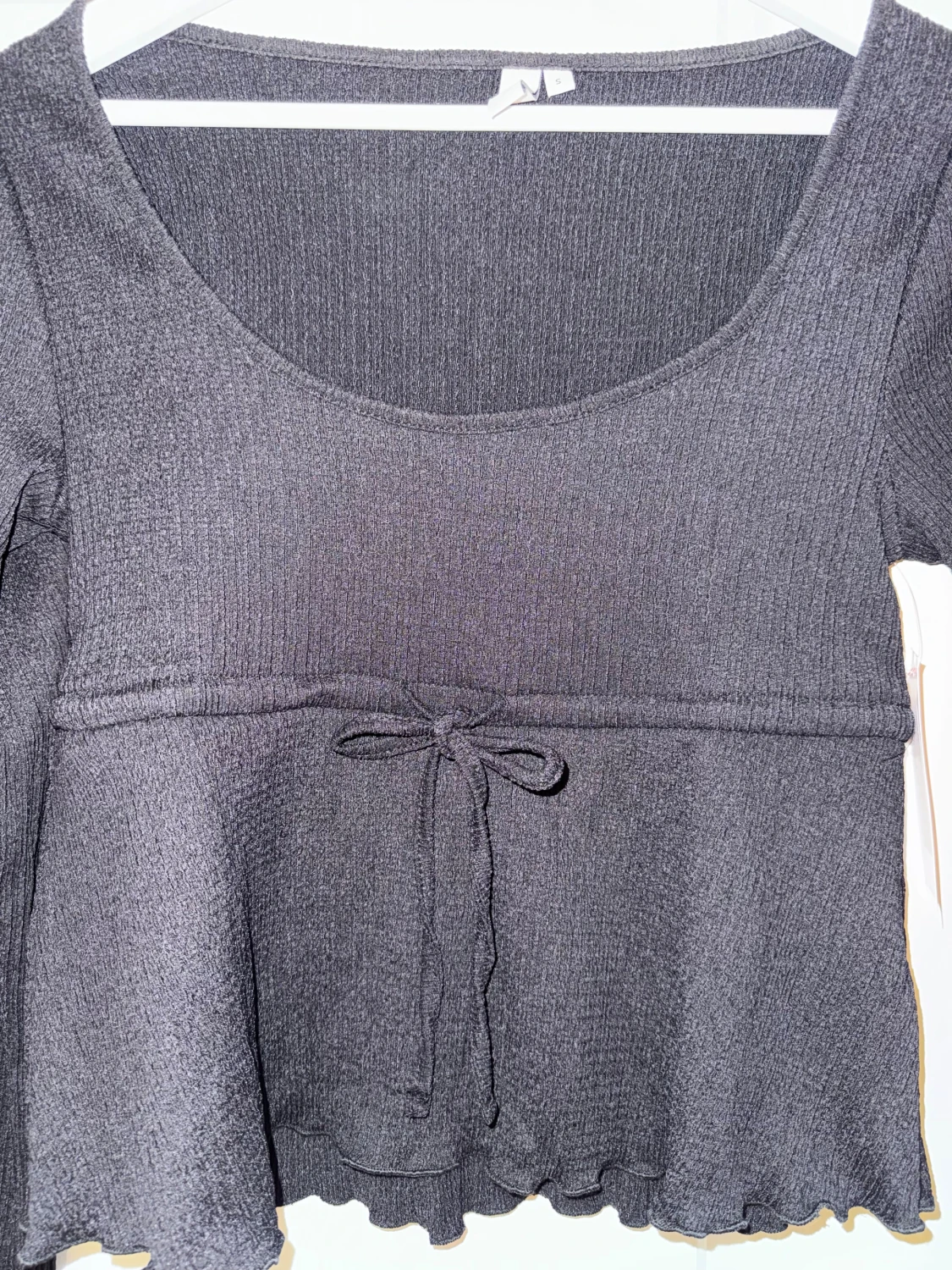 Svart ribbad långärmad topp med knyt - 1