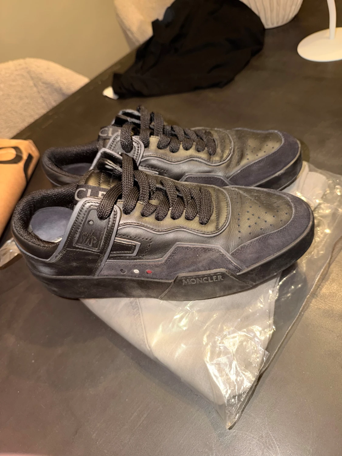 Svarta sneakers från Moncler