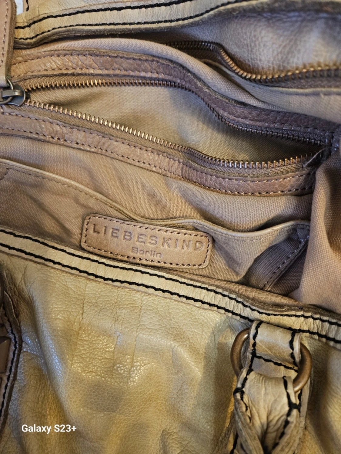 Beige skinnväska från Liebeskind - 2