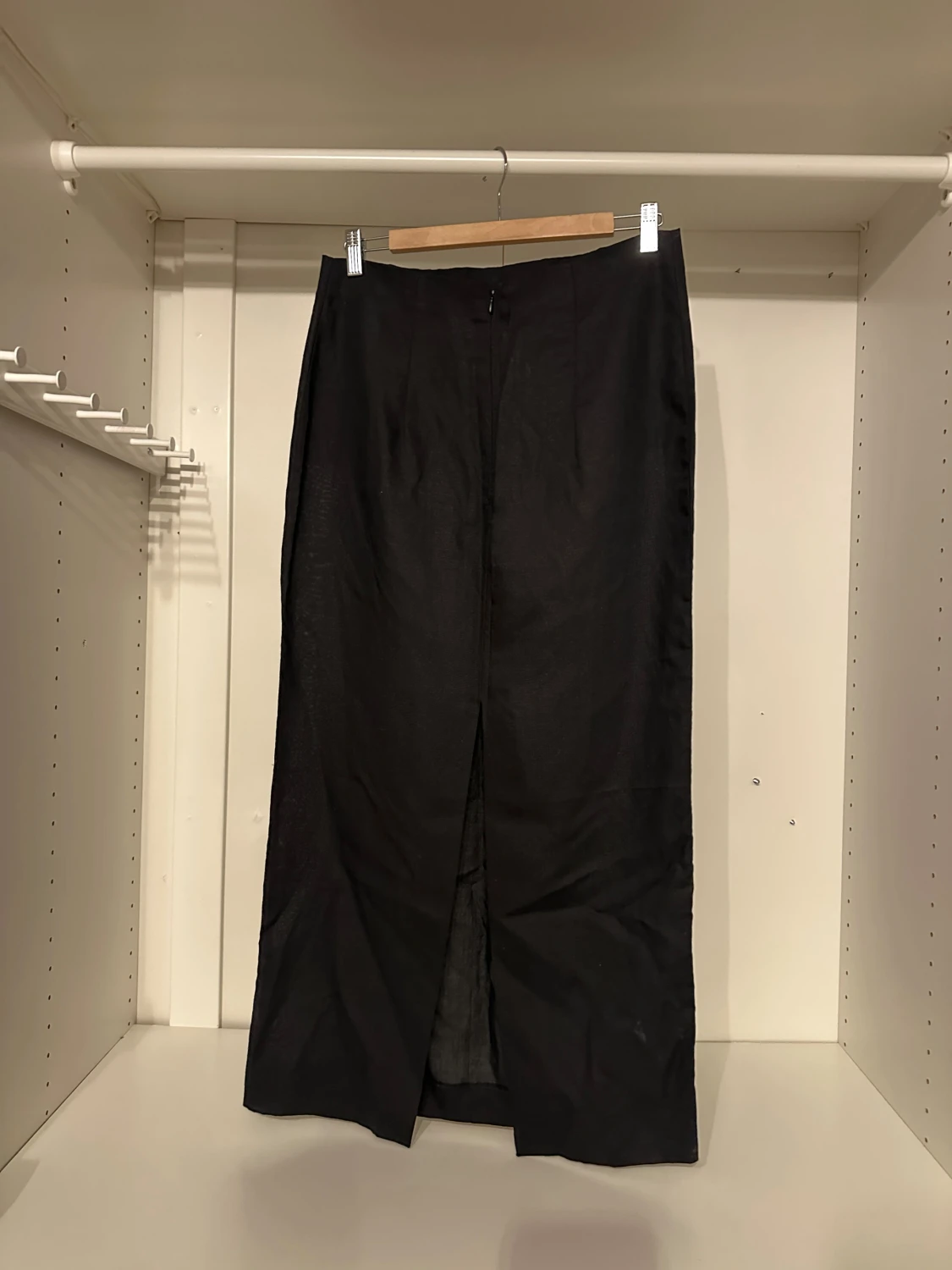 Svart långkjol med slits - 2