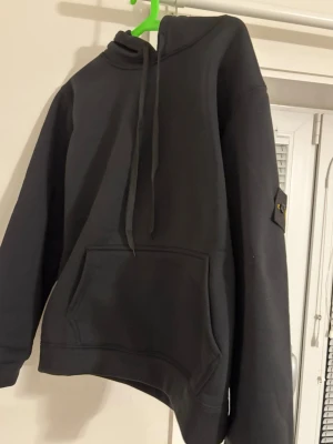 Stone island tröja  - Aldrig används pris kan diskuteras Stolek M som passar S med Tveka inte!!!