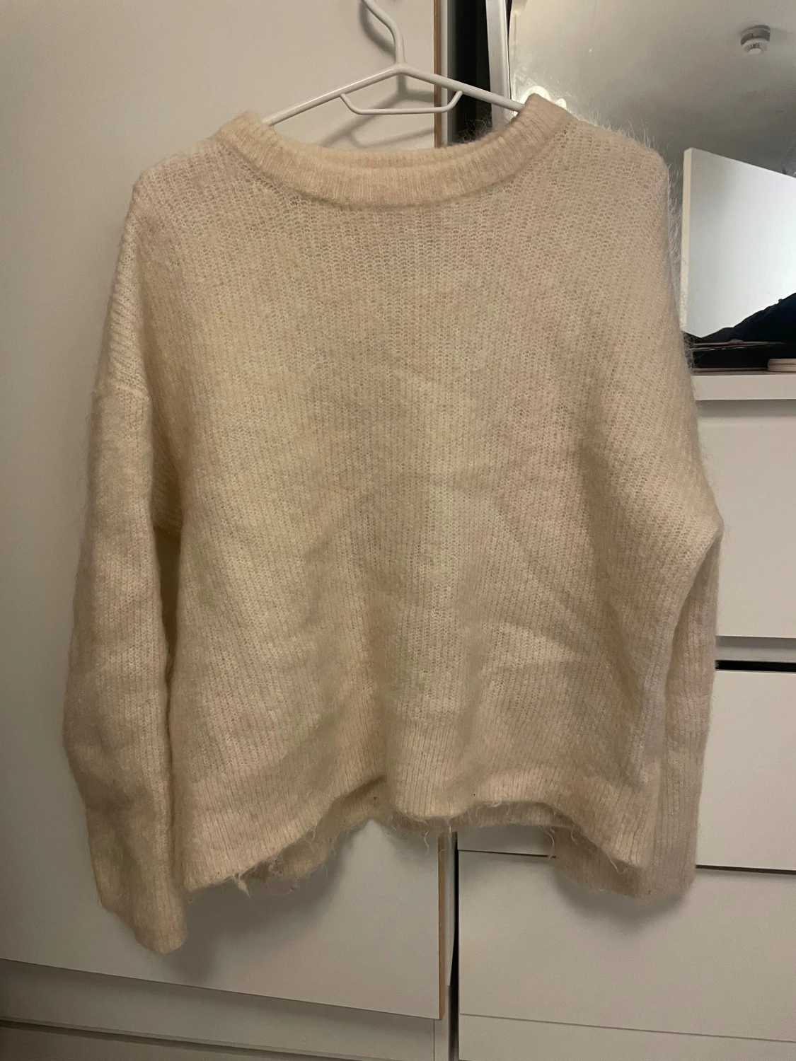 Stickad tröja i mohairblandning - 1