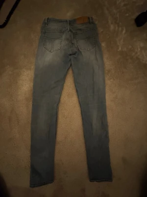 Tiger Of Sweden jeans - Riktigt feta Tiger of Sweden jeans (ljusblå) Storlek: W29-30   L31-32                         Modell: Slim Slight                                                    De är otroligt sköna med jätte bra pass form, hör av dig vid minsta fråga✨🙌🏽