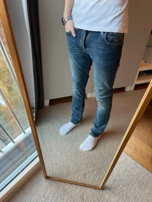 Nudie jeans grim tim - Tja! Schyssta Nudie jeans!| Modell: Grim Tim| Mycket gott skick!| Kontakta mig vid frågor och funderingar!| Pris alltid diskuterbart!| //Nils