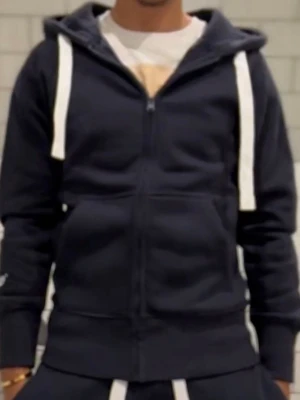 Russemerch hoodie - Helt ny och oanvänd hoodie från russemerch, prislappen finns kvar. Fick den i julklapp men tyckte den satt lite tight, därför säljer jag den. Går att diskutera priset om det skulle va. 😊