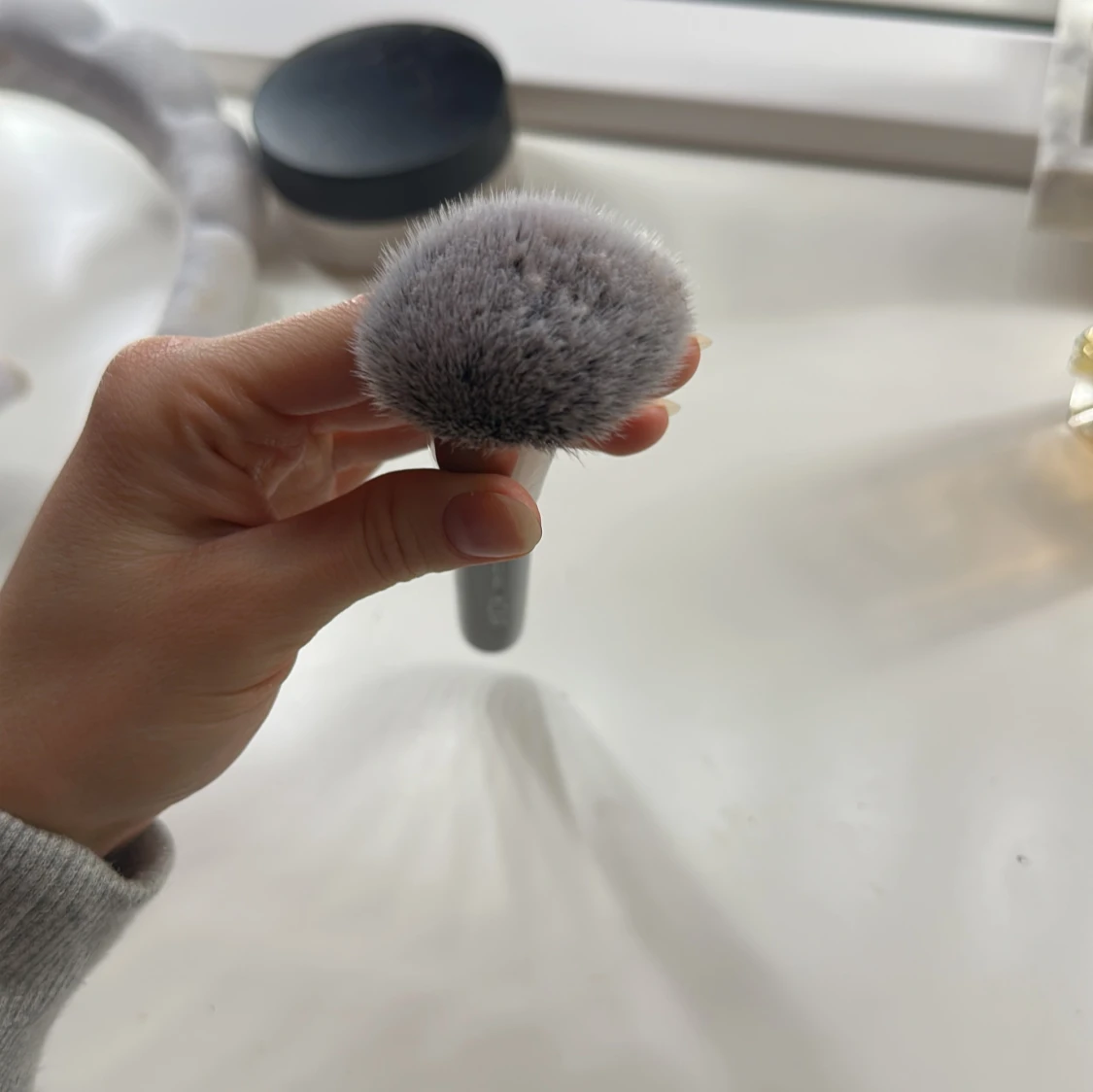 Hickap 112 Angled Kabuki sminkborste - 2