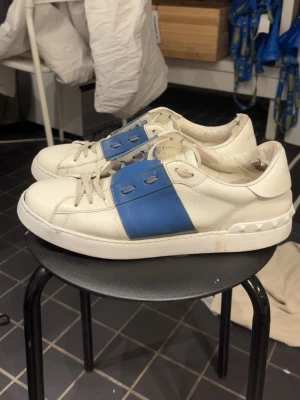 Valentino Open  - Tjena, då är det dags att sälja dem här skorna, dem är i acceptabelt sick skorna är helt äkta och har box påse osv… vid minsta lilla fundering är det bara att höra av sig!
