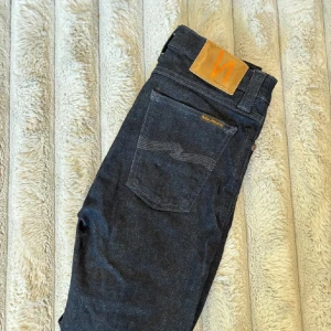 Nudie Jeans - Nudie Jeans i ny skick utan prislapp. W28 L30 för mer frågor skriv till mig!
