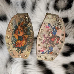 Ed hardy armband❤️ - Snygg ed hardy armband med snygga designer❤️de saknar några rinestones på ena armbandet❤️