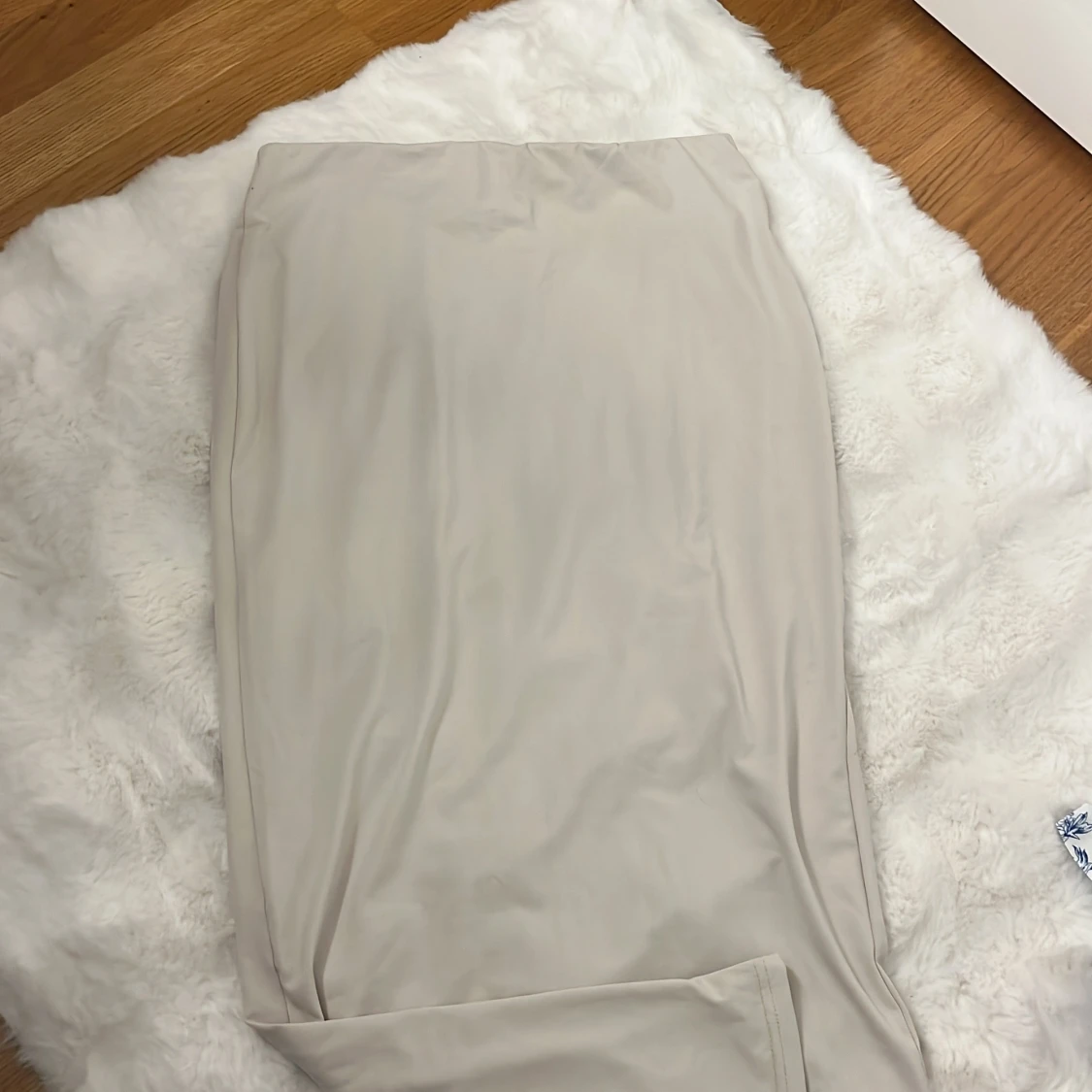 Beige ärmlös topp med en matchade lång kjol från SHEIN BAE - 3