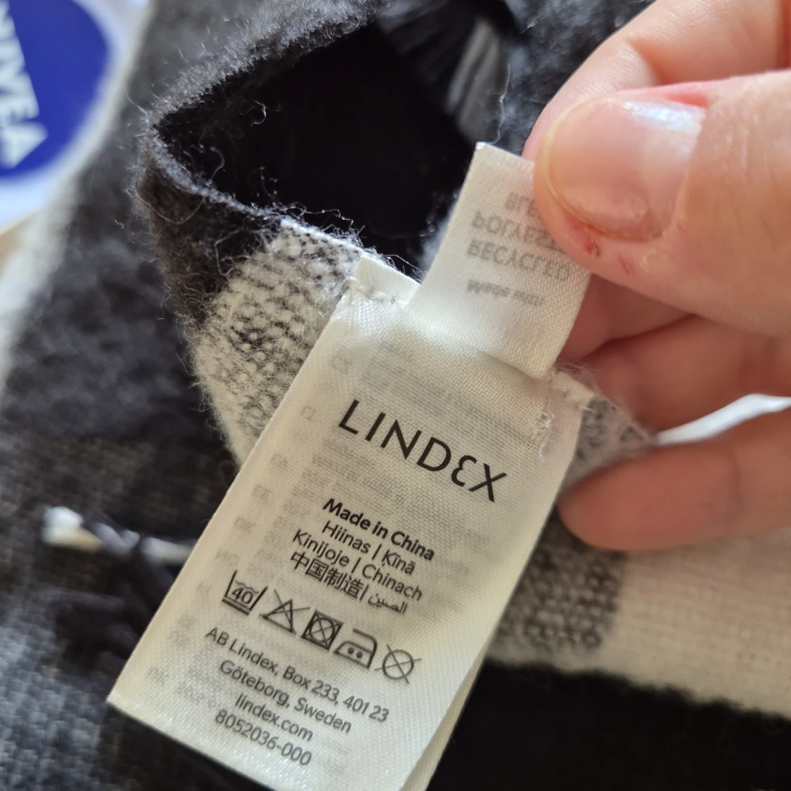 Rutig halsduk i svart/grå/vit - 3