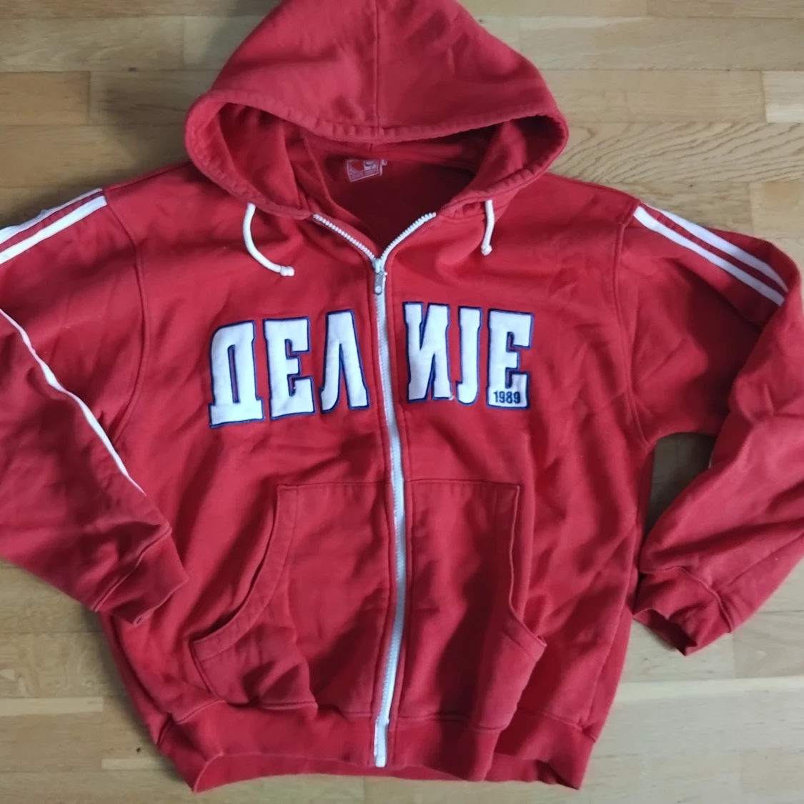 Röd stjärnan hoodieUltras  Delije Sever med dragkedja