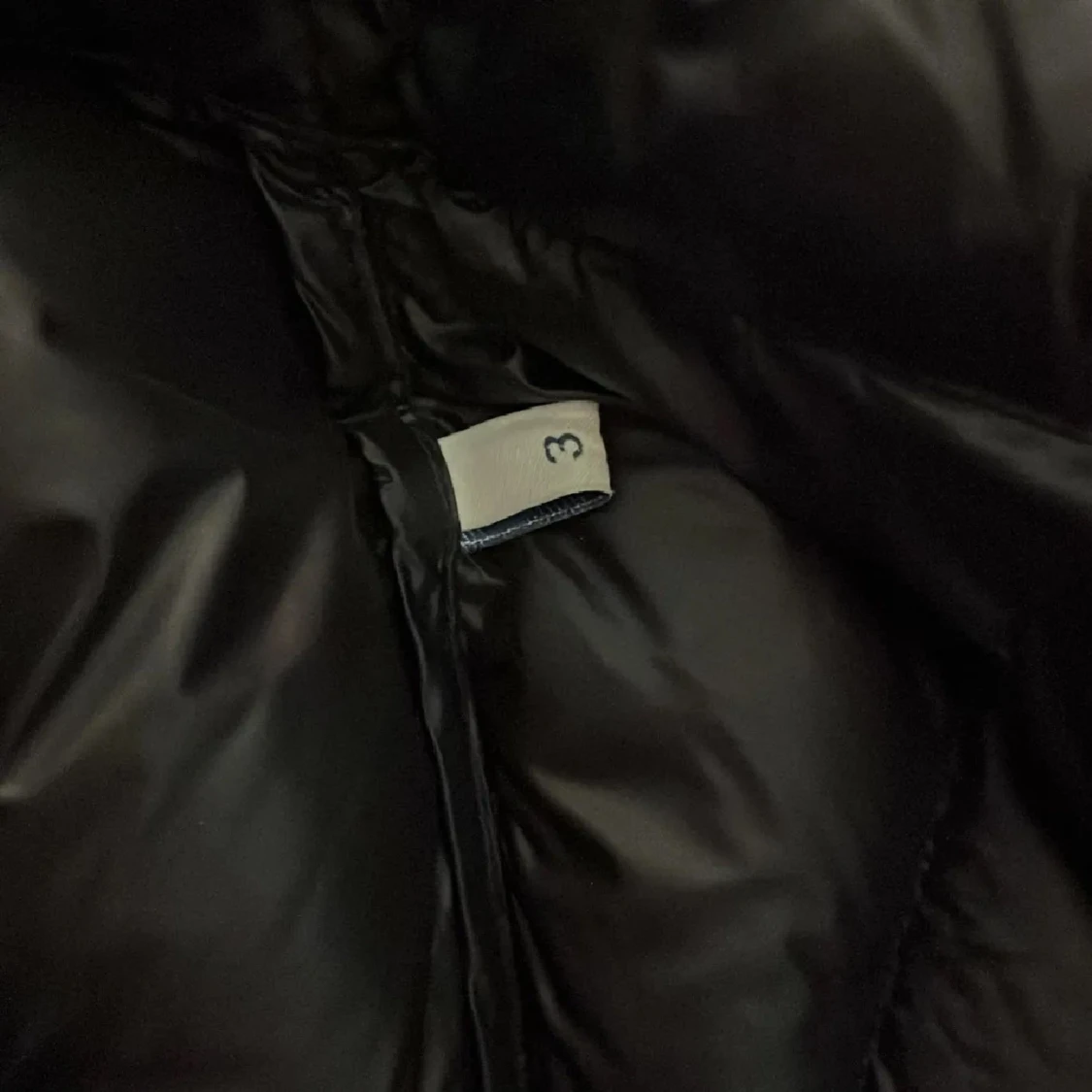Svart dunjacka från Moncler, strl 3 - 3