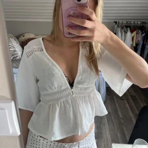 Vit blus v ringad  - Jätte fin vit blus som inte kommit till användning