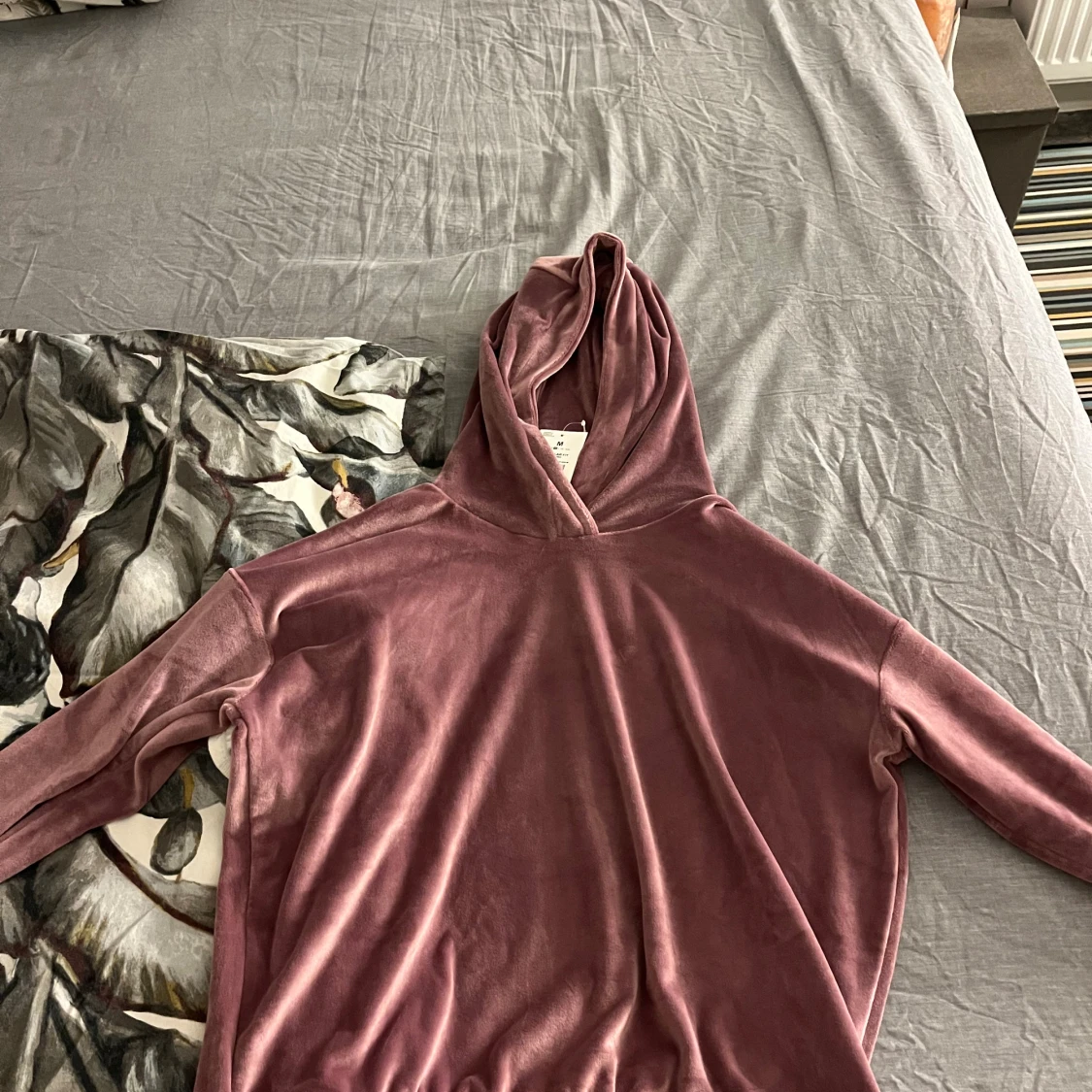 Mjuk lila velourhoodie  - 1