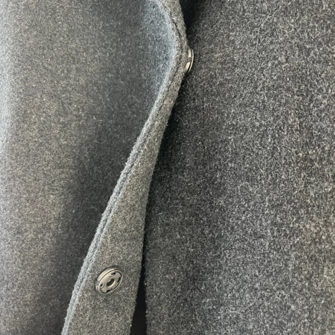 Grå kappa med knyte - 2