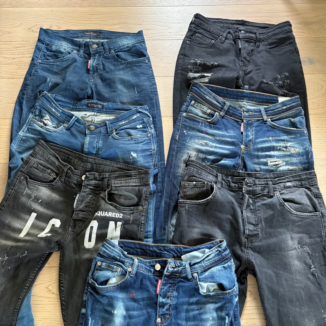 Dsquared2 jeans i olika tvättar