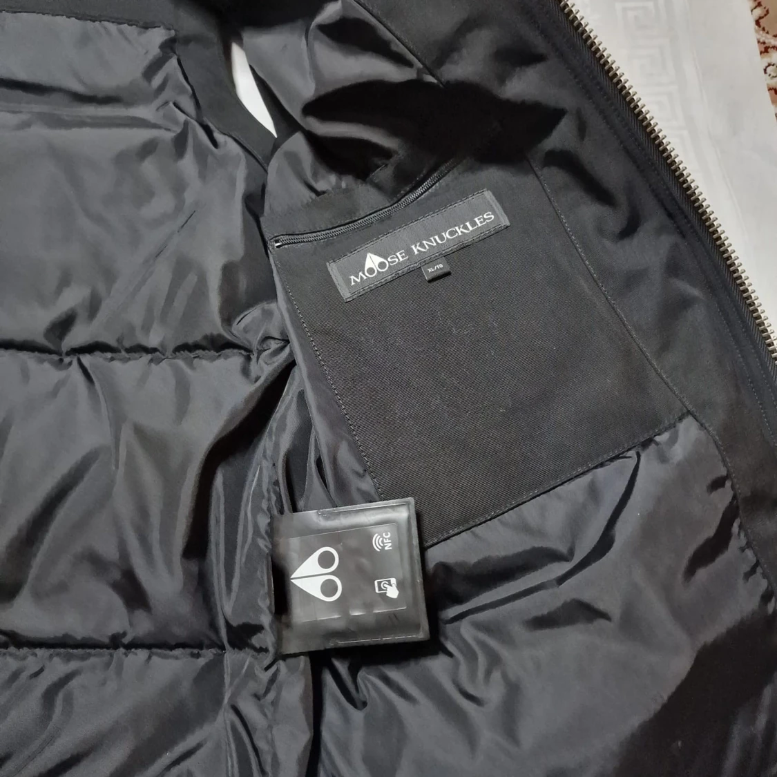 Svart dunväst från Moose Knuckles - 4