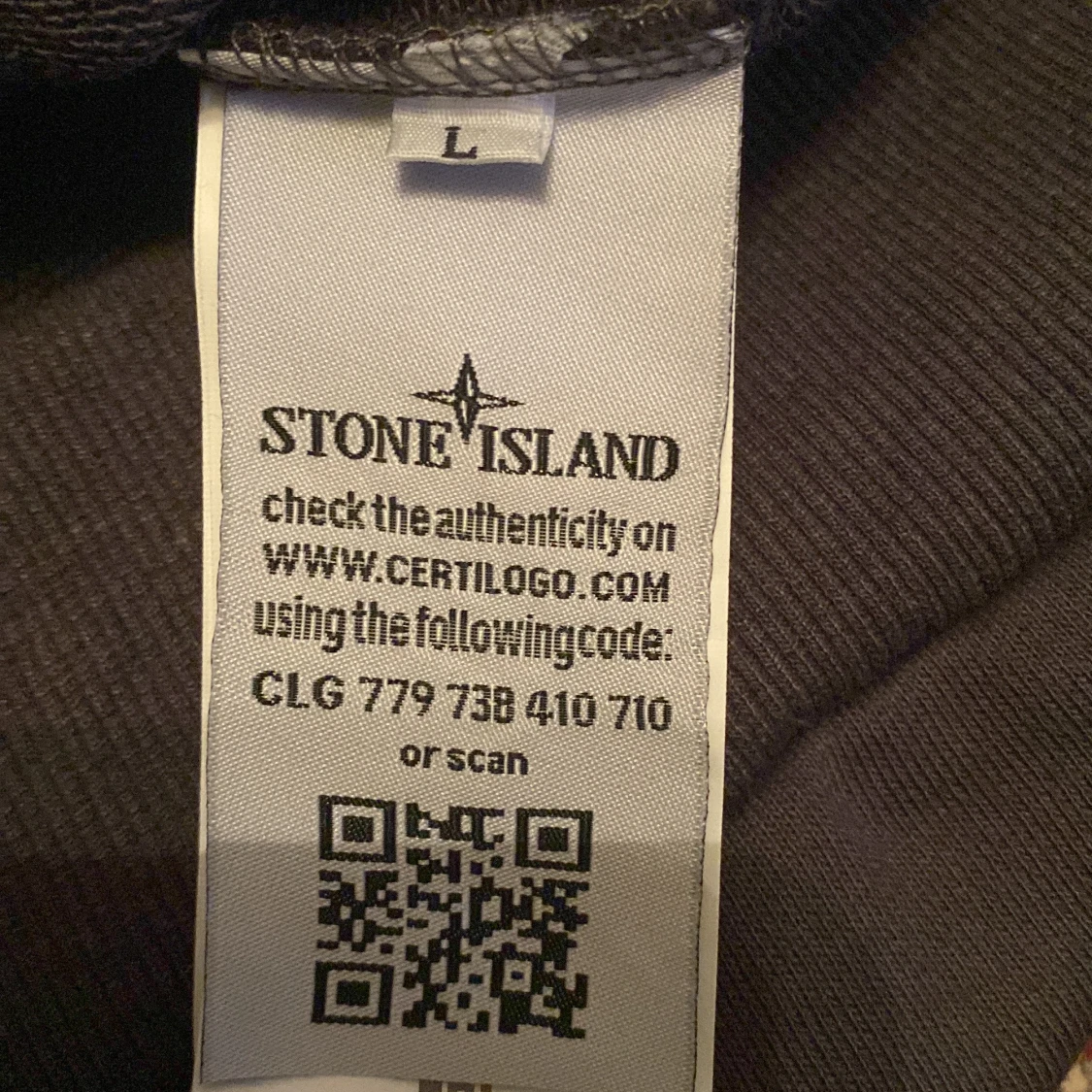 Mörkgrå hoodie från Stone Island - 2