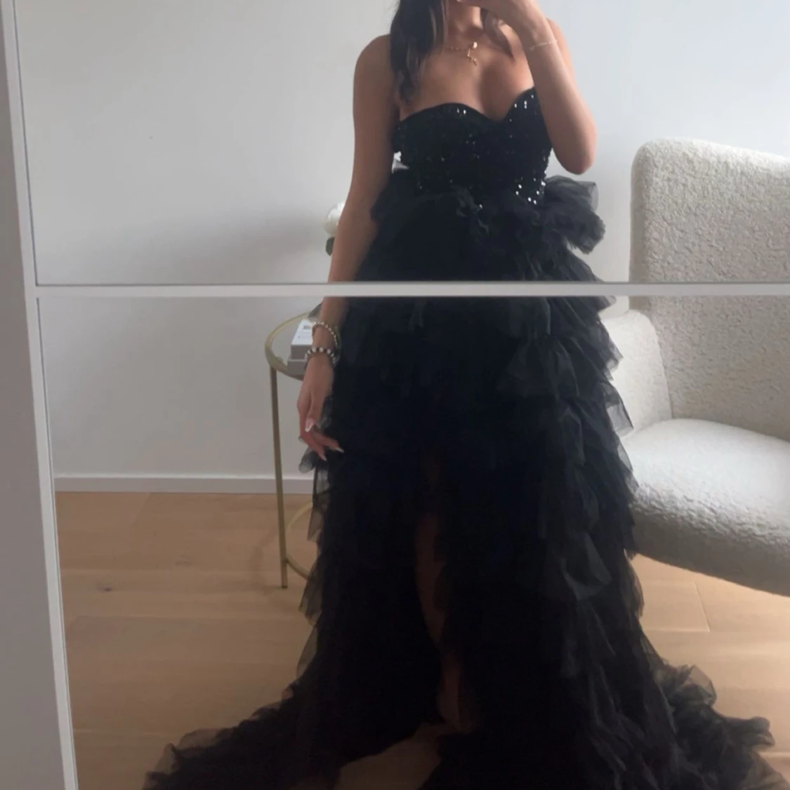 Svart långklänning med paljetter