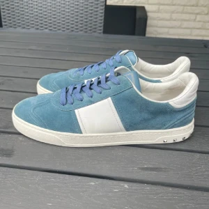 Valentino Garavani blå mockasneakers - Vill bara bli av med dem pris kan diskuteras