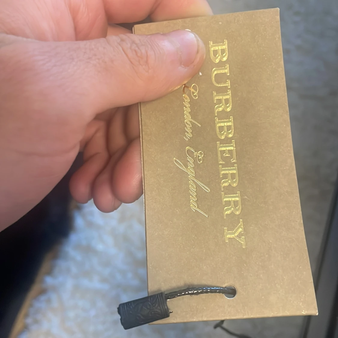 Burberry bälte med guldfärgad etikett