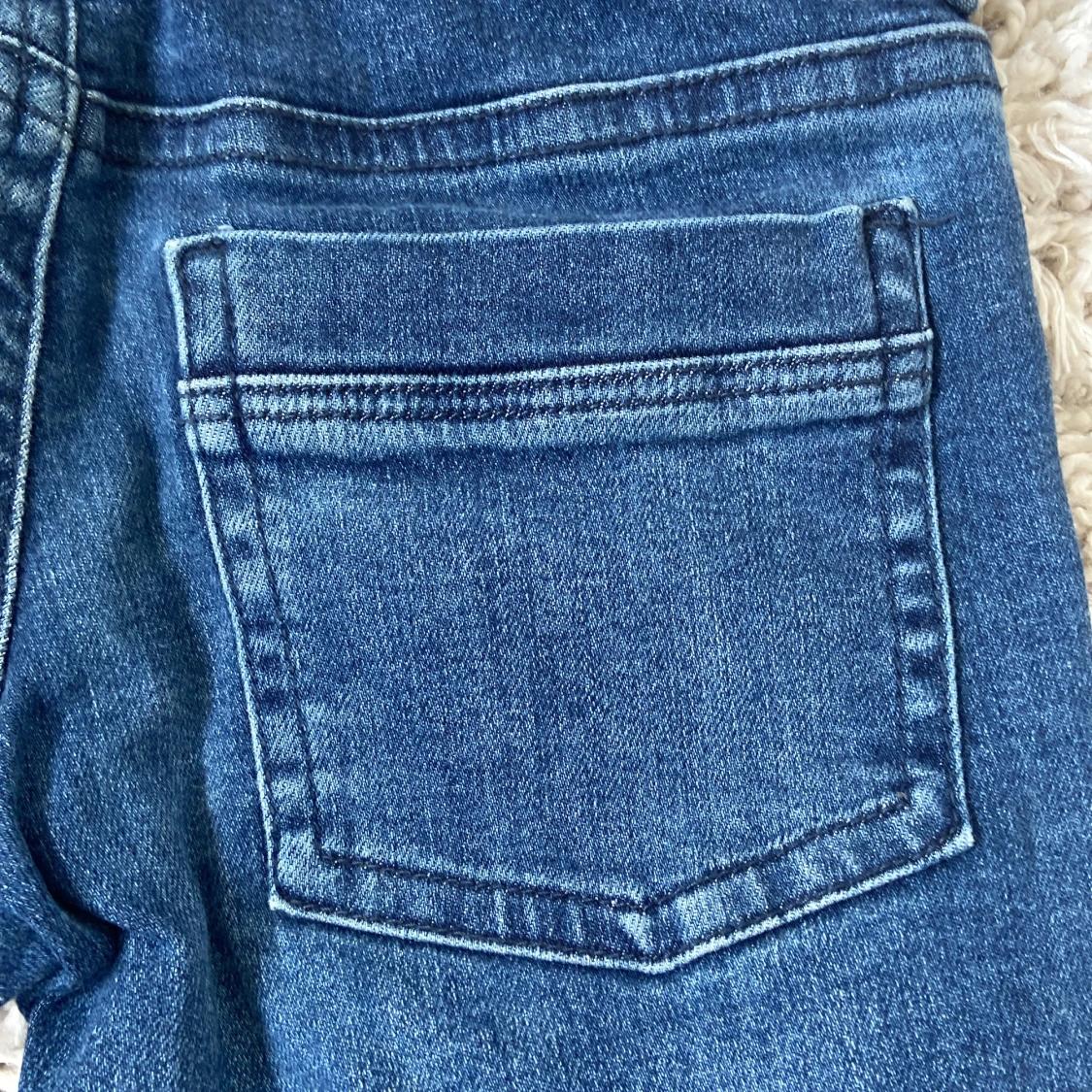 Blå bootcut jeans från Gina Tricot - 2