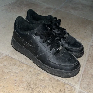 Svarta Nike Air Force 1 sneakers - Kommer tvättas