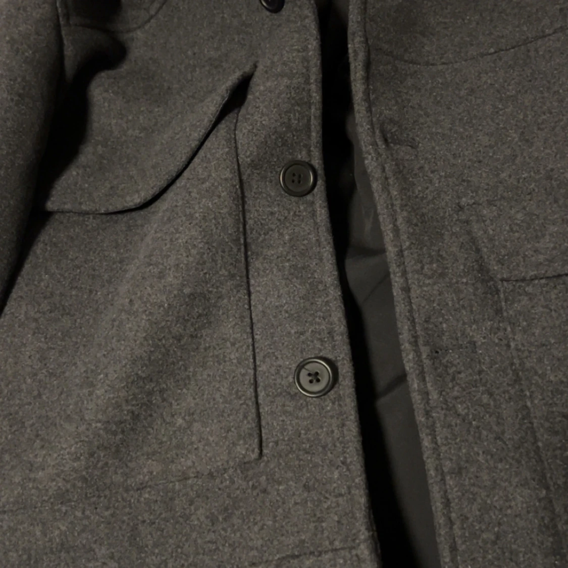 Grå ullrock med knappar - 1