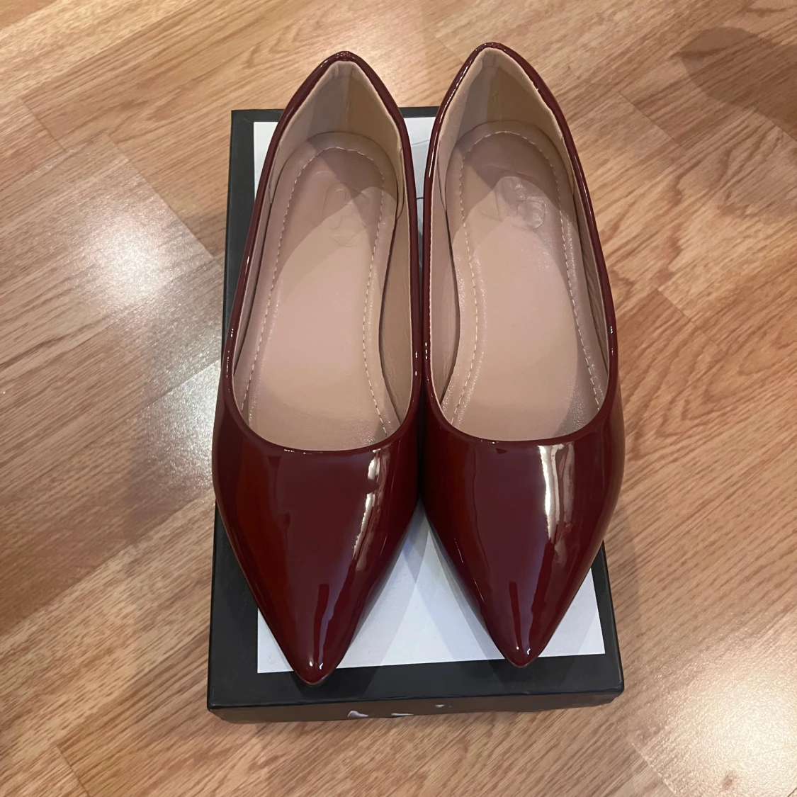 Vinröda ballerinaskor med spetsig tå - 3