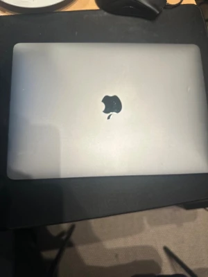 Macbook apple  - Apple MacBook Air 2020 | 13.3" | i3 | 8 GB | 256 GB SSD | rymdgrå | SE