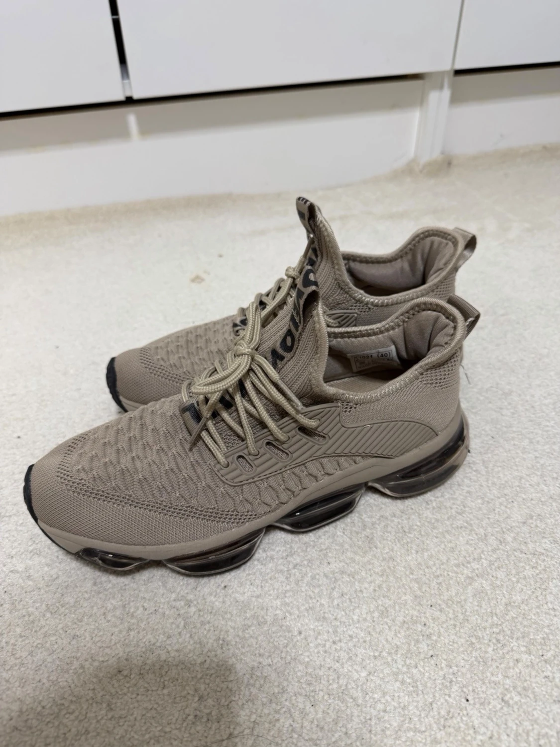 Beige sneakers med stickad ovandel - 2